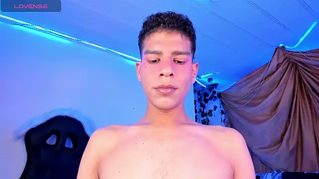 Snapshot of Ethan_Boyy chatting on November 2025 11:18:01 PM Ethan Boyy online show from November 2025 11:18:01 PM