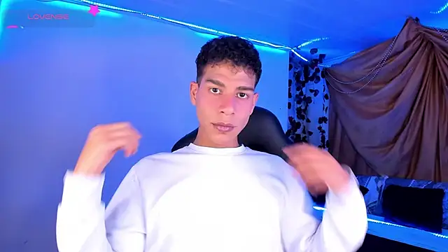 Snapshot of Ethan_Boyy chatting on December 2025 11:23:02 PM Ethan Boyy online show from December 2025 11:23:02 PM