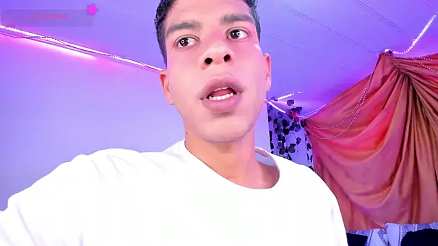 Snapshot of Ethan_Boyy chatting on December 2025 10:29:02 PM Ethan Boyy online show from December 2025 10:29:02 PM