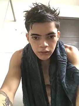 Snapshot of Latinos_2001 chatting on November 2025 12:37:02 PM Latinos 2001 online show from November 2025 12:37:02 PM