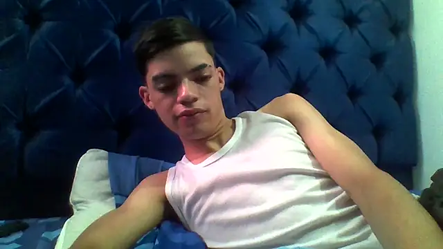 Latinos 2001 online show from April 2026 05:04:02 PM