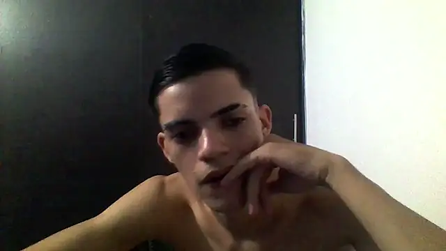 Snapshot of Latinos_2001 chatting on May 2026 03:45:02 AM Latinos 2001 online show from May 2026 03:45:02 AM