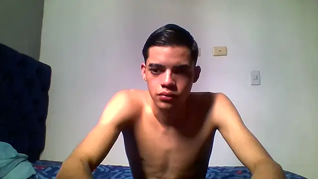 Snapshot of Latinos_2001 chatting on May 2026 04:59:02 PM Latinos 2001 online show from May 2026 04:59:02 PM