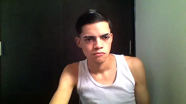Snapshot of Latinos_2001 chatting on May 2026 02:35:02 PM Latinos 2001 online show from May 2026 02:35:02 PM
