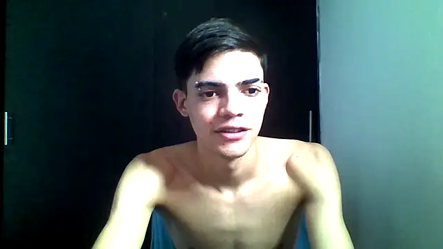 Snapshot of Latinos_2001 chatting on May 2026 03:51:02 PM Latinos 2001 online show from May 2026 03:51:02 PM