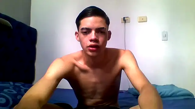 Snapshot of Latinos_2001 chatting on June 2026 02:30:02 PM Latinos 2001 online show from June 2026 02:30:02 PM