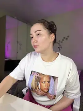 Snapshot of Kiss_My_Body chatting on February 2025 06:46:02 PM Kiss My Body online show from February 2025 06:46:02 PM