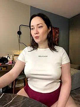 Kiss My Body online show from November 2025 06:39:01 PM