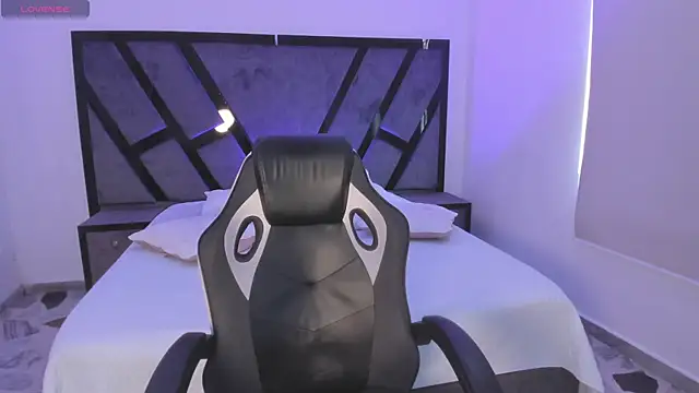 Snapshot of MattThompsonn chatting on November 2025 08:09:01 PM MattThompsonn online show from November 2025 08:09:01 PM