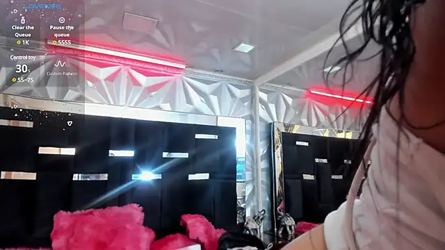 Shelley-Hack online show from March 2025 04:11:01 PM