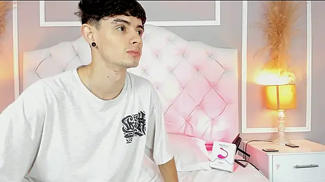 Snapshot of connor_and_angel chatting on February 2025 04:25:01 PM connor and angel online show from February 2025 04:25:01 PM