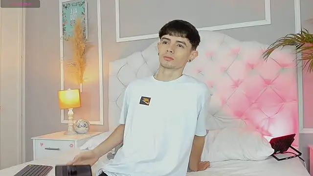 Snapshot of connor_and_angel chatting on March 2025 01:07:01 PM connor and angel online show from March 2025 01:07:01 PM