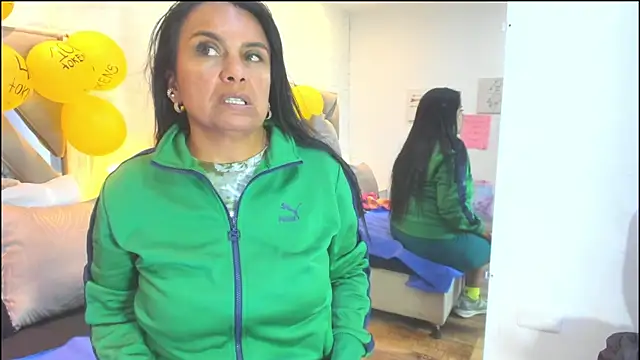 raquell moore online show from December 2025 04:25:01 PM