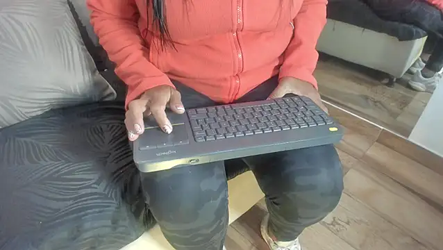 raquell moore online show from February 2026 12:53:02 PM