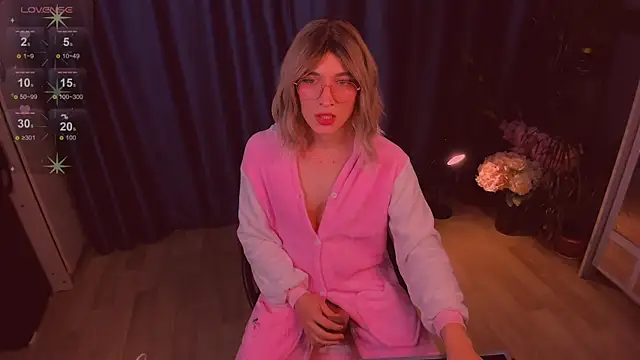 foxy jpg online show from October 2025 09:43:02 AM