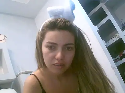 VittoriaTaylor online show from April 2026 01:03:01 AM