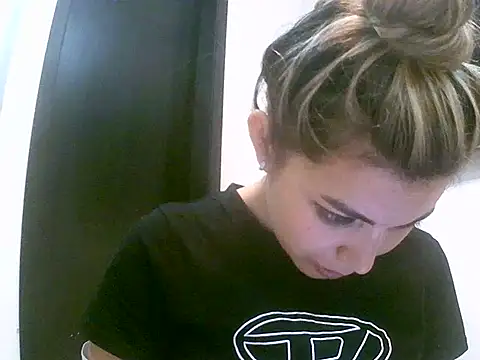 VittoriaTaylor online show from April 2026 09:57:02 PM