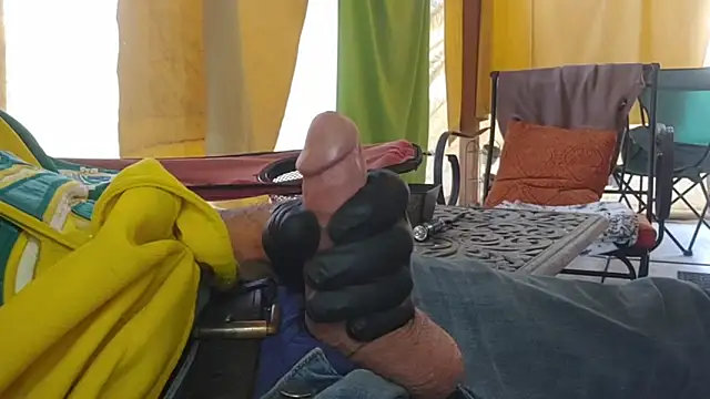 Snapshot of bwcbeat83 chatting on February 2026 10:44:01 PM bwcbeat83 online show from February 2026 10:44:01 PM