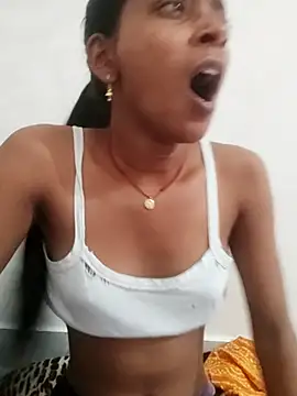 Snapshot of Divya-2007 chatting on November 2025 02:44:01 AM Divya-2007 online show from November 2025 02:44:01 AM