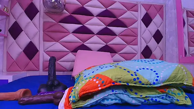 Auroraa miller online show from November 2025 12:03:01 PM