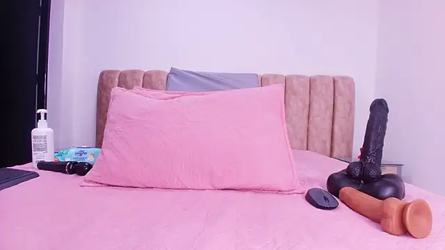 Auroraa miller online show from November 2025 11:56:02 AM