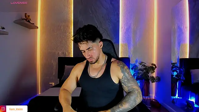 Snapshot of Brad_Summer chatting on June 2026 06:51:02 PM Brad Summer online show from June 2026 06:51:02 PM