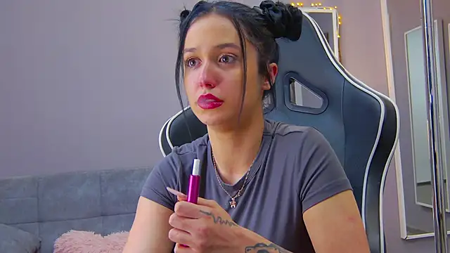 Snapshot of Eva_Lovvia_ chatting on February 2025 10:21:02 PM Eva Lovvia  online show from February 2025 10:21:02 PM