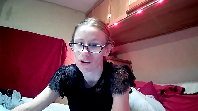 Snapshot of VibeyLovers chatting on February 2025 06:00:01 PM VibeyLovers online show from February 2025 06:00:01 PM