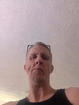 Snapshot of VibeyLovers chatting on November 2025 10:08:01 PM VibeyLovers online show from November 2025 10:08:01 PM