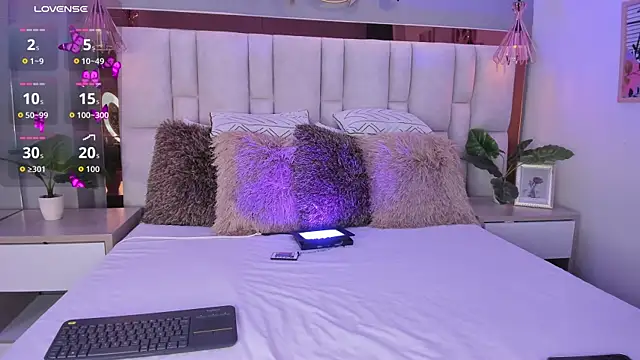 Snapshot of ArianaGolden chatting on November 2025 03:12:01 PM ArianaGolden online show from November 2025 03:12:01 PM