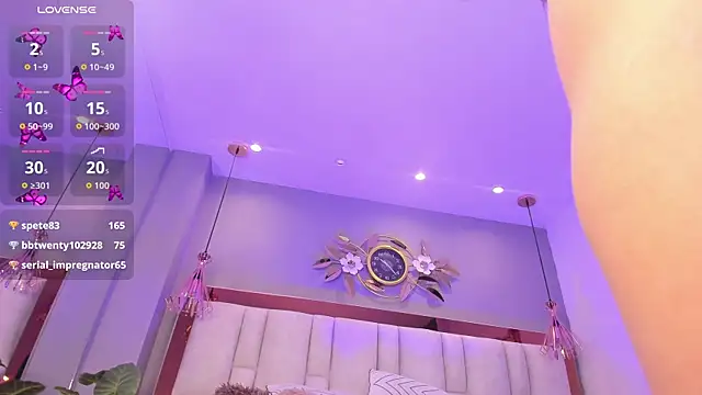 Snapshot of ArianaGolden chatting on November 2025 03:21:01 PM ArianaGolden online show from November 2025 03:21:01 PM