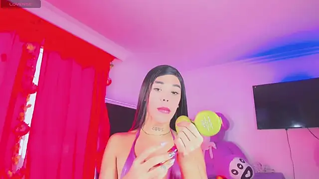 Snapshot of kylesofia chatting on January 2025 01:47:01 PM kylesofia online show from January 2025 01:47:01 PM