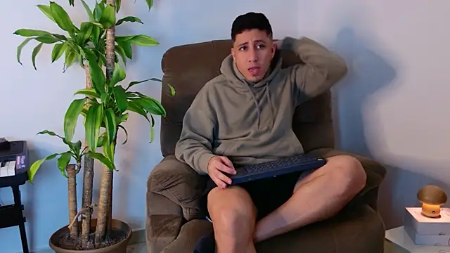 Snapshot of Fraannco chatting on October 2025 01:39:01 AM Fraannco online show from October 2025 01:39:01 AM