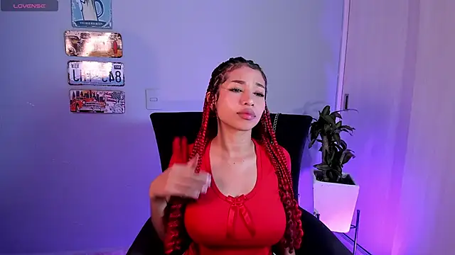 Snapshot of Curly915 chatting on February 2025 02:03:02 AM Curly915 online show from February 2025 02:03:02 AM