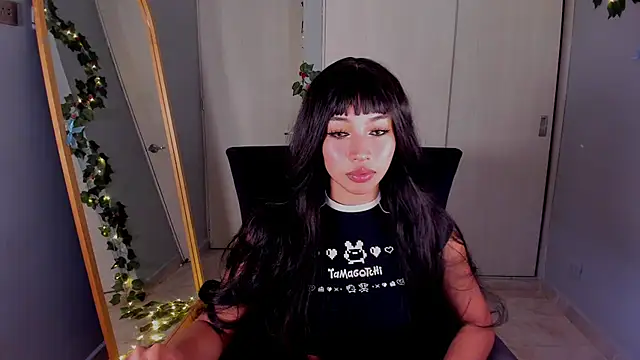 Snapshot of Curly915 chatting on September 2025 01:06:02 AM Curly915 online show from September 2025 01:06:02 AM