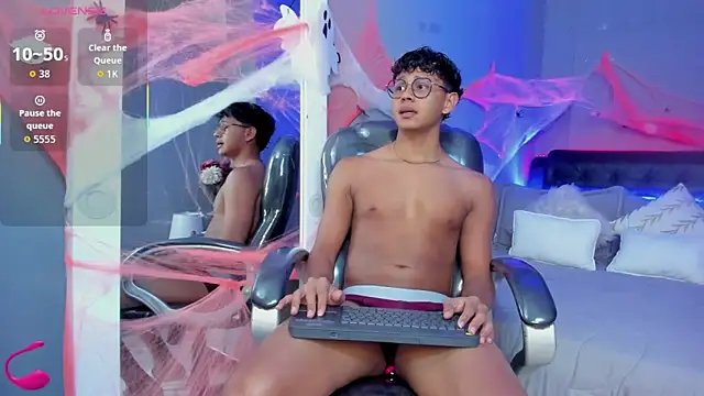 Dawn16  online show from October 2025 08:42:01 PM