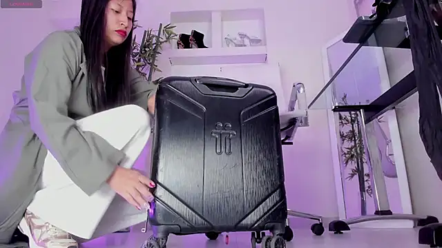 hannah howeell   online show from October 2025 10:15:01 AM