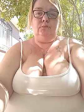 Snapshot of diosacurvy1984 chatting on June 2026 10:15:01 AM diosacurvy1984 online show from June 2026 10:15:01 AM