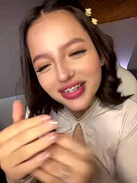 Snapshot of Sofia18_pinkk chatting on November 2025 08:24:02 PM Sofia18 pinkk online show from November 2025 08:24:02 PM