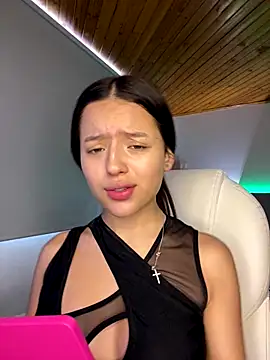 Snapshot of Sofia18_pinkk chatting on December 2025 06:39:01 PM Sofia18 pinkk online show from December 2025 06:39:01 PM