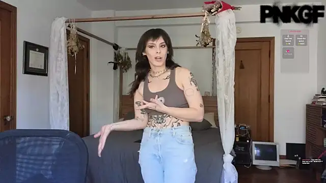 Snapshot of bunnierotten chatting on January 2025 08:00:02 PM bunnierotten online show from January 2025 08:00:02 PM