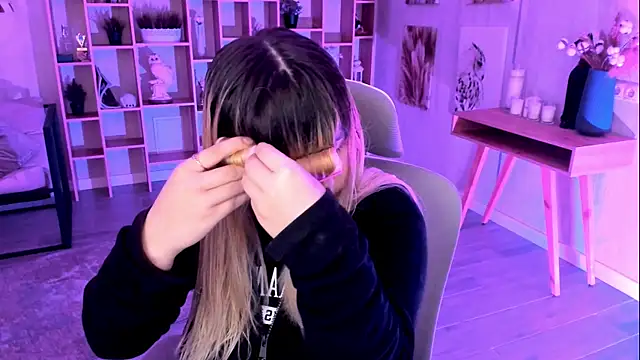 DiaAngell online show from November 2025 07:45:02 PM