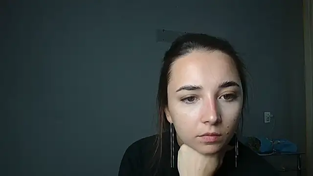 Eva Gloryy online show from September 2025 01:05:01 PM