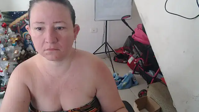 Yohis Kiut25 online show from November 2025 05:01:01 PM