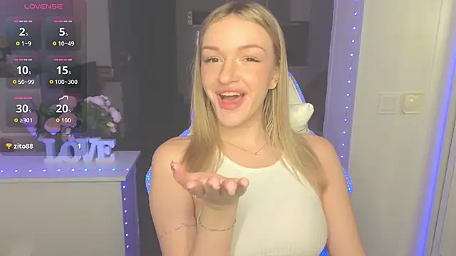 Snapshot of MargaretSweet1 chatting on November 2025 01:08:01 AM MargaretSweet1 online show from November 2025 01:08:01 AM