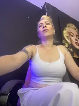 Snapshot of viktoria_davis_ chatting on October 2025 11:50:01 PM viktoria davis online show from October 2025 11:50:01 PM