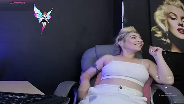 Snapshot of viktoria_davis_ chatting on November 2025 10:53:02 PM viktoria davis online show from November 2025 10:53:02 PM