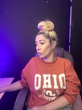 Snapshot of viktoria_davis_ chatting on November 2025 11:47:02 PM viktoria davis online show from November 2025 11:47:02 PM