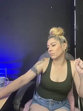 Snapshot of viktoria_davis_ chatting on November 2025 10:42:02 PM viktoria davis online show from November 2025 10:42:02 PM