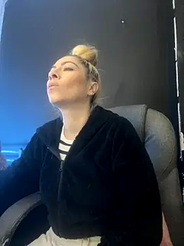 Snapshot of viktoria_davis_ chatting on November 2025 11:07:02 PM viktoria davis online show from November 2025 11:07:02 PM